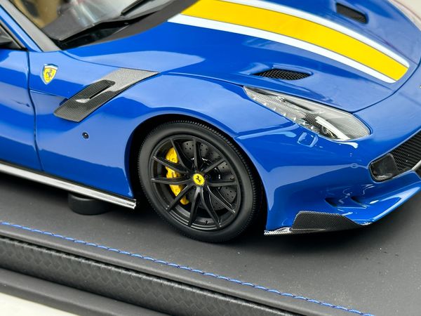 Xe Mô Hình (V) Ferrari F12 TDF Azzurro Dino 1:18 BBR ( Xanh Sọc Vàng )