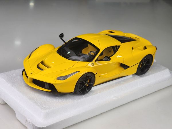 Xe Mô Hình Ferrari LaFerrari 1:18 BBR Models ( Vàng )