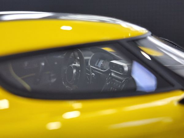 Xe Mô Hình Koenigsegg Regera 1:18 FrontiArt (Vàng)