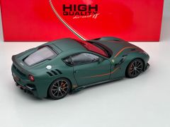 Xe Mô Hình Ferrari F12 TDF Verde Opaco 1:18 BBR  ( Xanh Rêu Nhám Sọc Cam )