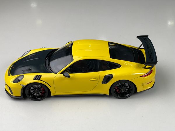 Xe Mô Hình Porsche 911 (911.2) GT2 RS 2018 1:18 Minichamps (Vàng)