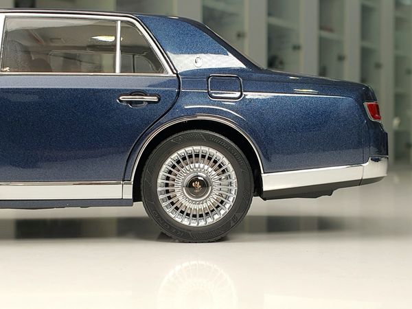 Xe mô hình Toyota Century 1:18 LCD (Blue)