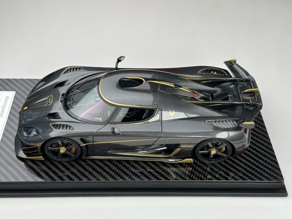 Xe Mô Hình Koenigsegg Agera RS Phoenix Limited 500pcs 1:18 Frontiart (Đen Carbon Viền Vàng)