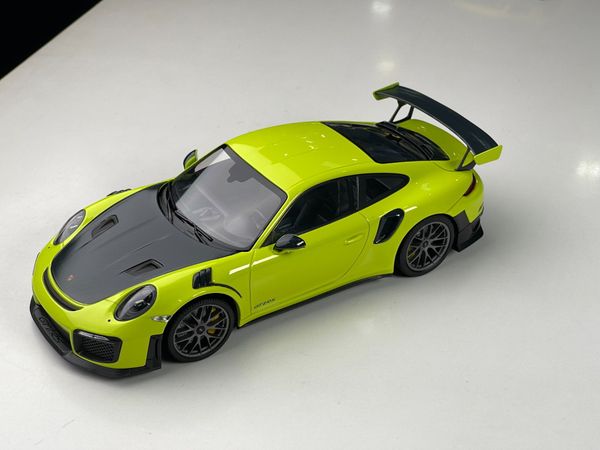 Xe Mô Hình Porsche 911 (911.2) GT2 RS 2018 1:18 Minichamps (Xanh Chuối)