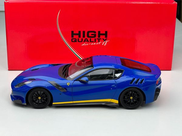 Xe Mô Hình Ferrari F12 TDF Azzurro Dino 1:18 BBR ( Xanh Sọc Vàng )