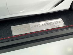 Xe Mô Hình Lexus LFA 2012 1:18 IVY Model (Trắng)