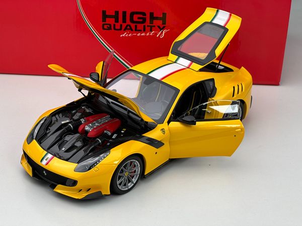 Xe Mô Hình Ferrari F12 TDF 2016 Giallo Trisstrato - Bandiera Italiana 1:18 BBR ( Yellow - Italian Flag )