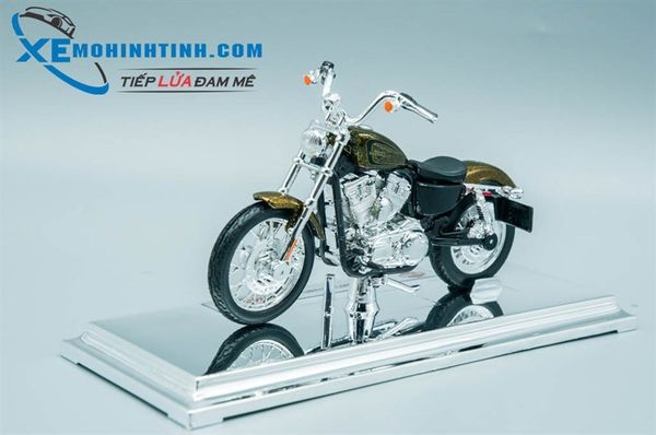 XE MÔ HÌNH HARLEY DAVIDSON XL 1200V Seventy-Two 2013 1:18 MAISTO (VÀNG ĐỒNG)