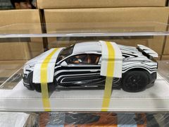 Xe Mô Hình Bugatti Chiron Sport White & Black Stripe 1:18 HH Model ( Trắng Sọc )