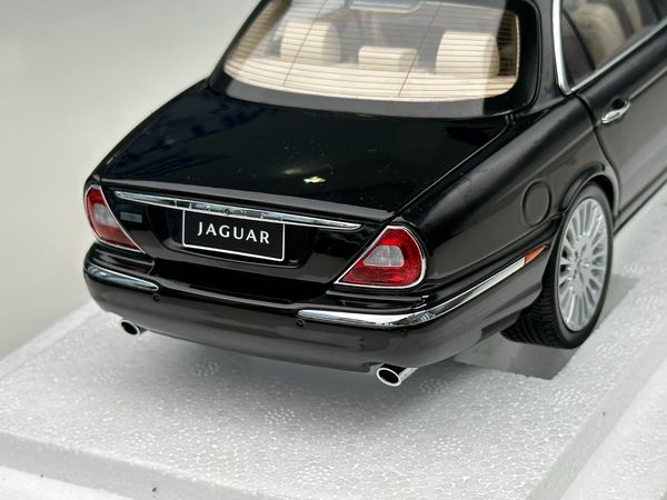 Xe Mô Hình Jaguar XJ6 