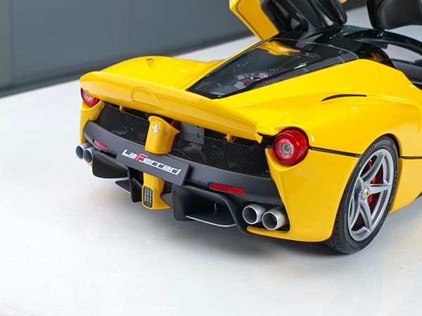 Xe Mô Hình Ferrari LaFerrari 1:18 BBR Models ( Vàng Mui Đen )