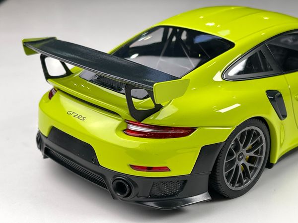 Xe Mô Hình Porsche 911 (911.2) GT2 RS 2018 1:18 Minichamps (Xanh Chuối)