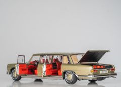 Xe Mô Hình Mercedes-Benz Pullman MB 600 1:18 Kengfai (Gold Nội Thất Đỏ)