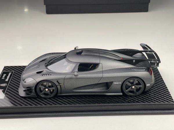 Xe mô hình Koenigsegg One: 1 1:18 FrontiArt ( Naked Carbon )