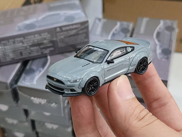 Xe mô hình LB-WORKS FORD MUSTANG Grey LHD 1:64 MiniGT ( Xám )