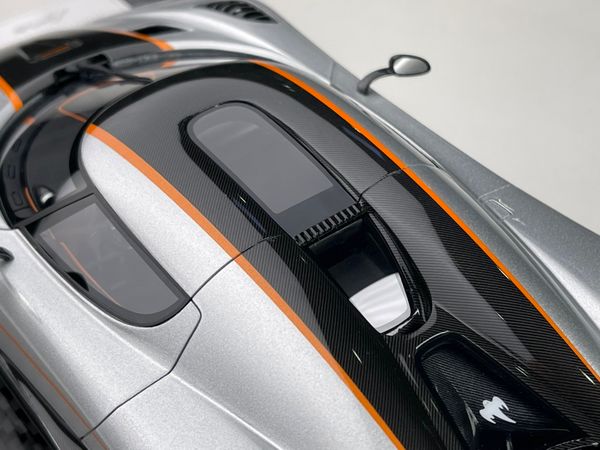 Xe mô hình Koenigsegg Agera RS 1:18 FrontiArt ( Moon Sliver )