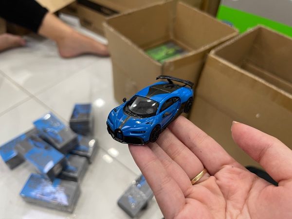 Xe Mô Hình Bugatti Chiron Pur Sport 1:64 MiniGT Blue