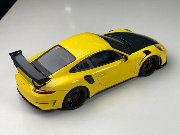 Xe Mô Hình Porsche 911 (911.2) GT2 RS 2018 1:18 Minichamps (Vàng)