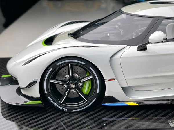 Xe Mô Hình Koenigsegg Jesko 1:12 FrontiArt ( Trắng )