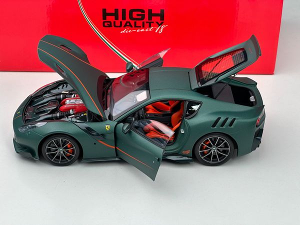 Xe Mô Hình Ferrari F12 TDF Verde Opaco 1:18 BBR  ( Xanh Rêu Nhám Sọc Cam )