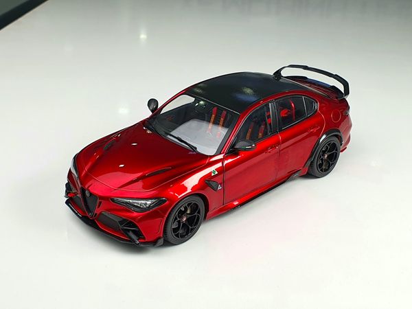 Xe mô hình Alfa Giulia GTA M-Rosso 2021 1:18 Solido (Đỏ)