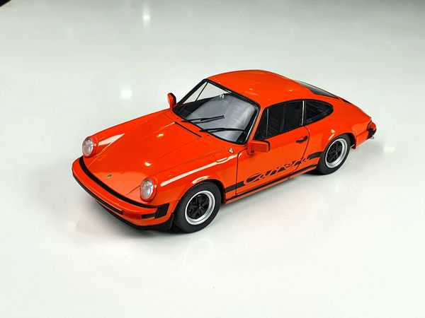 Xe mô hình Porsche 911 3.0 Carrera Orange 1977 1:18 Solido (Cam)