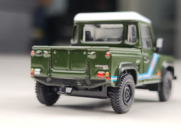 Xe Mô Hình Land Rover Defender 90 Pikup Bronze Green LHD 1:64 MiNiGT ( Xanh )