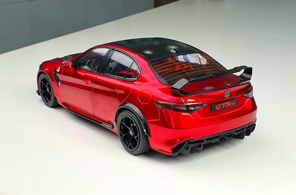 Xe mô hình Alfa Giulia GTA M-Rosso 2021 1:18 Solido (Đỏ)