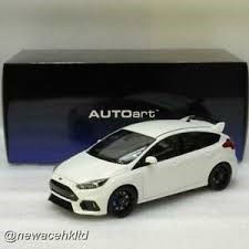 Xe Mô Hình Ford Focus RS 2016 1:18 Autoart ( Frozen White )