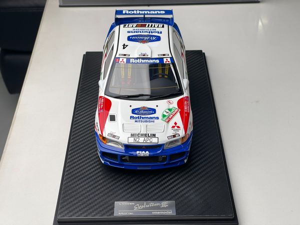 Xe Mô Hình Mitsubishi Lancer Evolution III WRC #4 1:18 One Model ( Trắng Xanh )