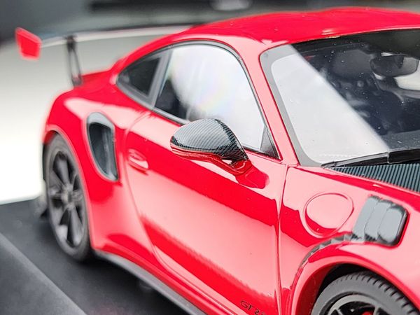 Xe Mô Hình Porsche 911 (991.2) GT2 RS 2018 1:18 Minichamps ( Đỏ Mui Đen )