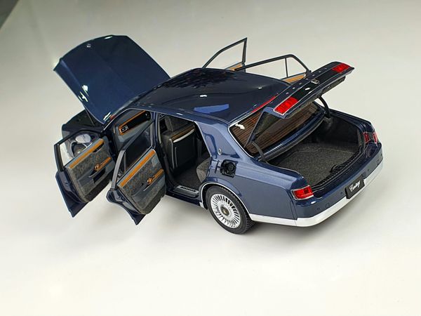 Xe mô hình Toyota Century 1:18 LCD (Blue)