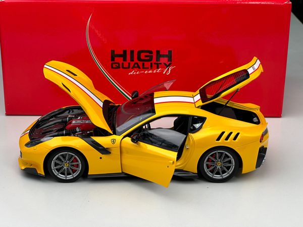 Xe Mô Hình Ferrari F12 TDF 2016 Giallo Trisstrato - Bandiera Italiana 1:18 BBR ( Yellow - Italian Flag )