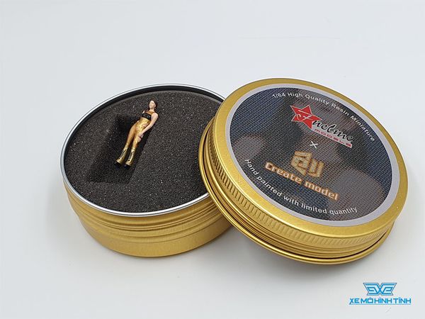 Mô Hình Nhân Vật Nữ Màu Gold 1:64 Fuelme & Create Model