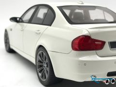 XE MÔ HÌNH BMW M3 E90 1:18 GTSPIRIT (TRẮNG)