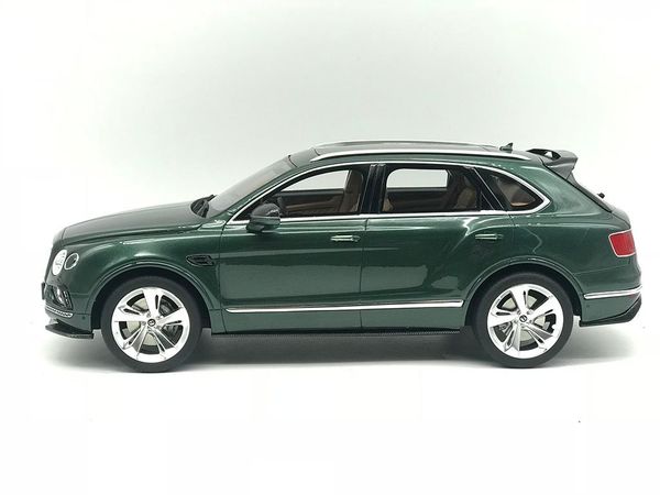 GTSPIRIT Bentley Bentayga Sport Package 1:18 (XANH)