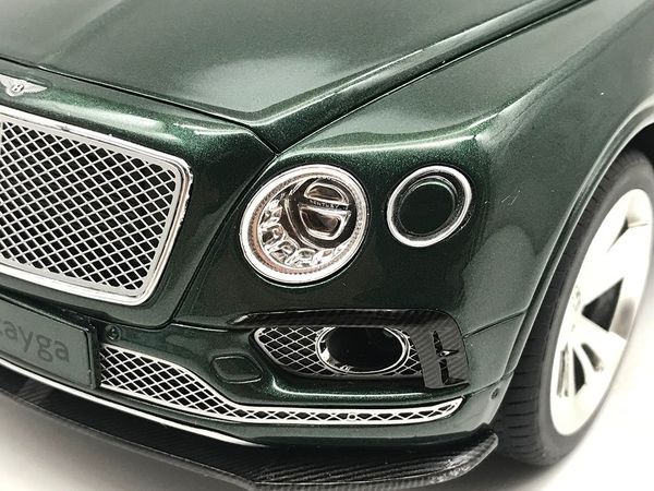 GTSPIRIT Bentley Bentayga Sport Package 1:18 (XANH)