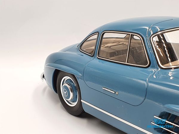 Xe Mô Hình Mercedes-Benz 300 SL Coupe 1:12 GTSpirit ( Xanh )