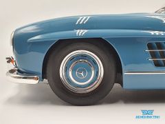 Xe Mô Hình Mercedes-Benz 300 SL Coupe 1:12 GTSpirit ( Xanh )