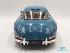 Xe Mô Hình Mercedes-Benz 300 SL Coupe 1:12 GTSpirit ( Xanh )