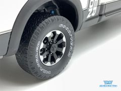 Xe Mô Hình 2017 Ram 2500 Power Wagon 1:18 GTSpirit ( Trắng )