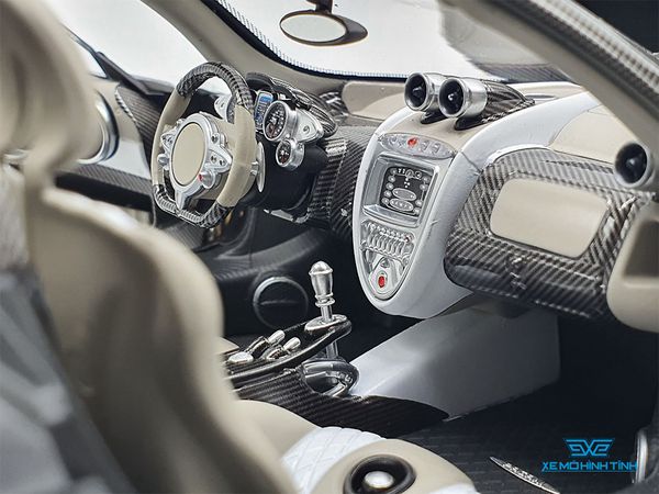 Xe Mô Hình Pagani Huyara 1:18 LCD ( Trắng)