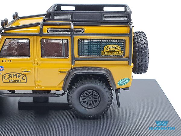 Xe Mô Hình Land Rover Defender 110 1:64 Master (Vàng Phụ kiện)