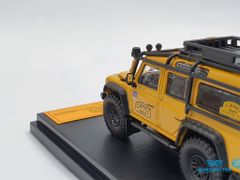 Xe Mô Hình Land Rover Defender 110 1:64 Master (Vàng Phụ kiện)