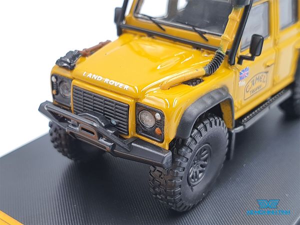 Xe Mô Hình Land Rover Defender 110 1:64 Master (Vàng Phụ kiện)