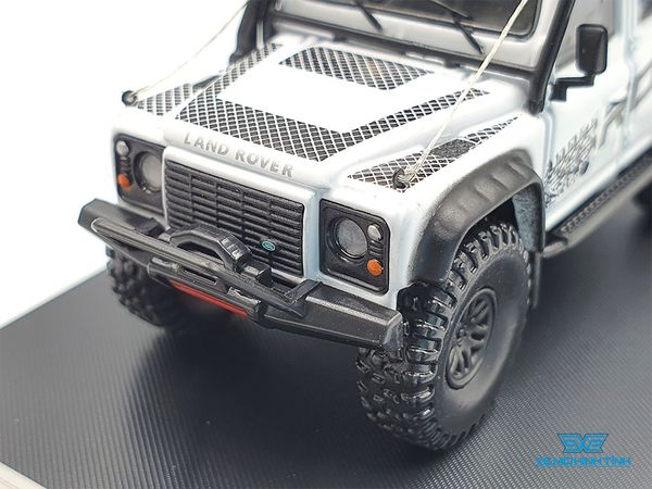 Xe Mô Hình Land Rover Defender 110 1:64 Master ( Trắng )