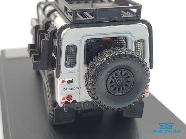 Xe Mô Hình Land Rover Defender 110 1:64 Master ( Trắng )