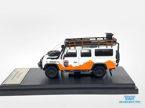 Xe Mô Hình Land Rover Defender 110 1:64 Master ( Trắng Cam )