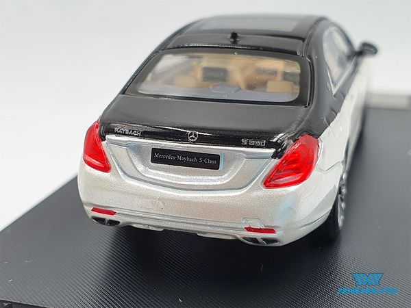 Xe Mô Hình Mercedes-Maybach S-Class 1:64 Master (Trắng Mui Đen)