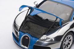 Xe Mô Hình Bugatti Veyron L’Edition Centenaire “Jean-Pierre Wimille” 1:18 Autoart